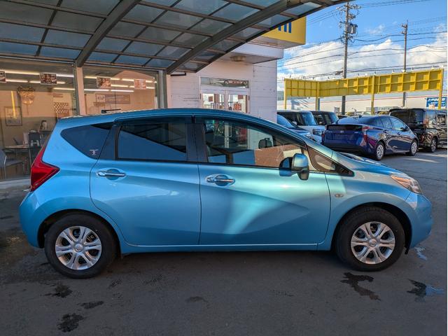 ノート メダリスト　エマージェンシーブレーキパッケージ　純正ＳＤナビ　ＢＴオーディオ　全周囲・バックカメラ　サイド・バックカメラ　ＥＴＣ　ＣＤ／ＤＶＤ再生　オートライト　衝突軽減ブレーキ　レーンキープアシスト　アイドリングストップ　プッシュスタート（34枚目）