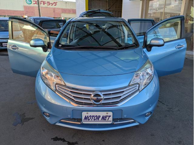 ノート メダリスト　エマージェンシーブレーキパッケージ　純正ＳＤナビ　ＢＴオーディオ　全周囲・バックカメラ　サイド・バックカメラ　ＥＴＣ　ＣＤ／ＤＶＤ再生　オートライト　衝突軽減ブレーキ　レーンキープアシスト　アイドリングストップ　プッシュスタート（51枚目）