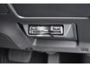 ハンドル右下にビルトインETC。車種専用ケースにて装着されており運転の邪魔にもならず高速の乗り降りも楽になります。