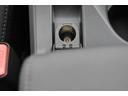 フロアコンソールにはシガーソケットがございます。(12V/120W)