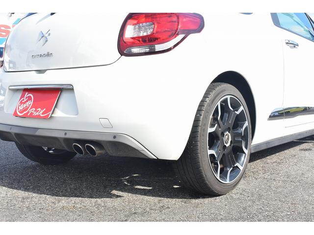 ＤＳ３ スポーツシック　★６ＭＴ★ユーザー買取車★キーレスエントリー★スペアキー有り★ＥＴＣ車載器★純正１７インチアルミホイール★オートライト★リモート格納サイドミラー★フロアマット★スペアタイヤ有り★収納付きアームレスト（9枚目）