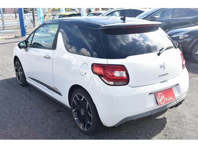ＤＳ３ スポーツシック　★６ＭＴ★ユーザー買取車★キーレスエントリー★スペアキー有り★ＥＴＣ車載器★純正１７インチアルミホイール★オートライト★リモート格納サイドミラー★フロアマット★スペアタイヤ有り★収納付きアームレスト（14枚目）