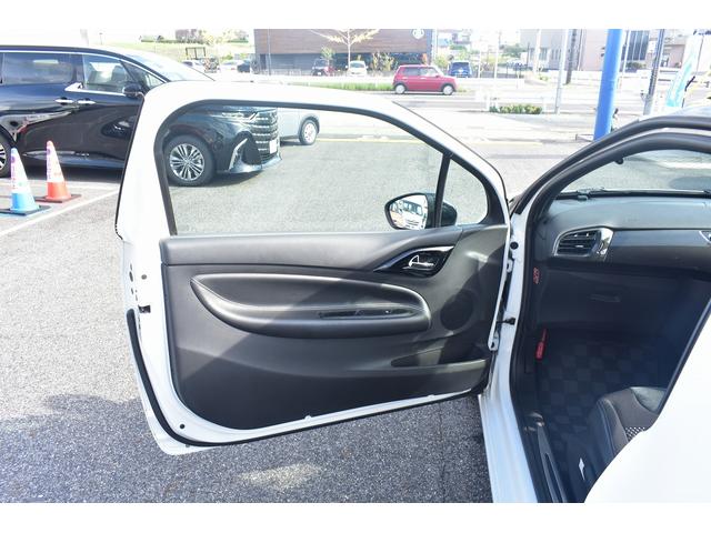 ＤＳ３ スポーツシック　★６ＭＴ★ユーザー買取車★キーレスエントリー★スペアキー有り★ＥＴＣ車載器★純正１７インチアルミホイール★オートライト★リモート格納サイドミラー★フロアマット★スペアタイヤ有り★収納付きアームレスト（19枚目）