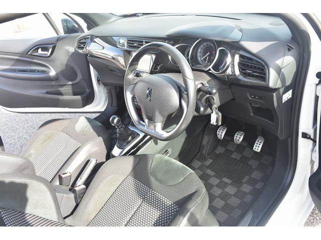 ＤＳ３ スポーツシック　★６ＭＴ★ユーザー買取車★キーレスエントリー★スペアキー有り★ＥＴＣ車載器★純正１７インチアルミホイール★オートライト★リモート格納サイドミラー★フロアマット★スペアタイヤ有り★収納付きアームレスト（22枚目）