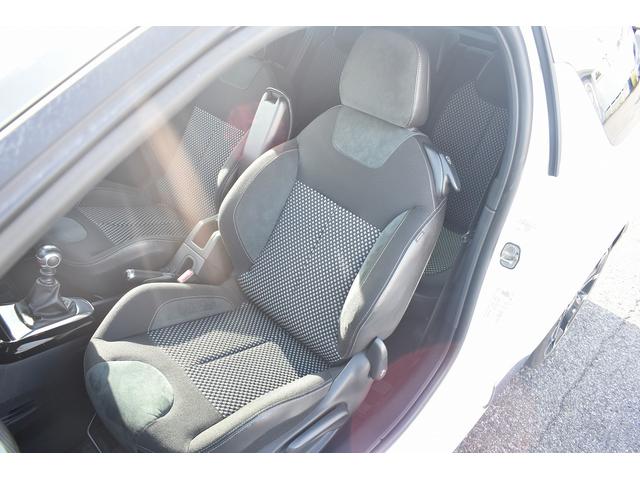 ＤＳ３ スポーツシック　★６ＭＴ★ユーザー買取車★キーレスエントリー★スペアキー有り★ＥＴＣ車載器★純正１７インチアルミホイール★オートライト★リモート格納サイドミラー★フロアマット★スペアタイヤ有り★収納付きアームレスト（32枚目）