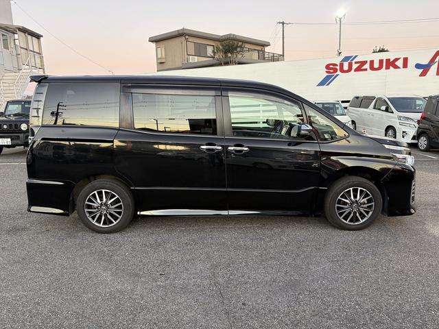 ヴォクシー ＺＳ　煌　純正９インチナビ　フルセグテレビ　バックモニター　ＣＤ＆ＤＶＤ＆ＳＤ＆Ｂｌｕｅｔｏｏｔｈ接続可能　後席純正フリップダウンモニター　テレビキャンセラー　ビルトインＥＴＣ　ケンウッドフロントドラレコ（17枚目）