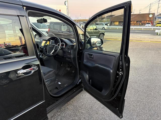 ヴォクシー ＺＳ　煌　純正９インチナビ　フルセグテレビ　バックモニター　ＣＤ＆ＤＶＤ＆ＳＤ＆Ｂｌｕｅｔｏｏｔｈ接続可能　後席純正フリップダウンモニター　テレビキャンセラー　ビルトインＥＴＣ　ケンウッドフロントドラレコ（20枚目）