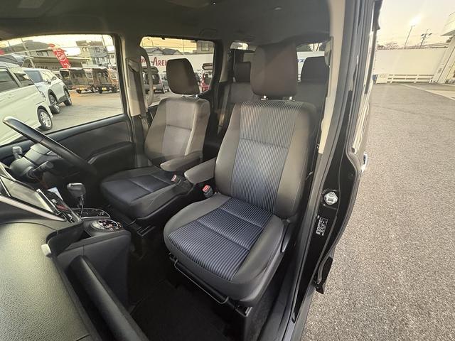 ヴォクシー ＺＳ　煌　純正９インチナビ　フルセグテレビ　バックモニター　ＣＤ＆ＤＶＤ＆ＳＤ＆Ｂｌｕｅｔｏｏｔｈ接続可能　後席純正フリップダウンモニター　テレビキャンセラー　ビルトインＥＴＣ　ケンウッドフロントドラレコ（23枚目）