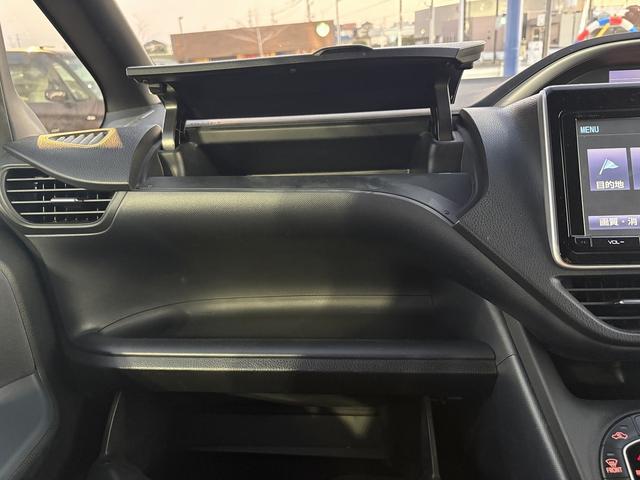 ヴォクシー ＺＳ　煌　純正９インチナビ　フルセグテレビ　バックモニター　ＣＤ＆ＤＶＤ＆ＳＤ＆Ｂｌｕｅｔｏｏｔｈ接続可能　後席純正フリップダウンモニター　テレビキャンセラー　ビルトインＥＴＣ　ケンウッドフロントドラレコ（35枚目）