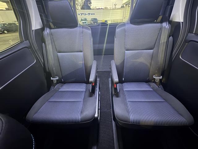 ヴォクシー ＺＳ　煌　純正９インチナビ　フルセグテレビ　バックモニター　ＣＤ＆ＤＶＤ＆ＳＤ＆Ｂｌｕｅｔｏｏｔｈ接続可能　後席純正フリップダウンモニター　テレビキャンセラー　ビルトインＥＴＣ　ケンウッドフロントドラレコ（40枚目）