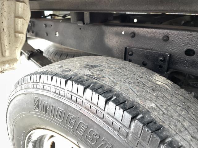 バネットトラック スーパーローＧＬ　５ＭＴ　ディーゼルターボ　４ＷＤ　積載量８５０ｋｇ　後輪シングル　高床　平床ボディ　荷台サイズ　長さ２４７ｃｍ　幅１６０ｃｍ　高さ３４ｃｍ　社外ナビ　ＴＶ　ＤＶＤ再生　ＥＴＣ　パワーウィンドウ（30枚目）