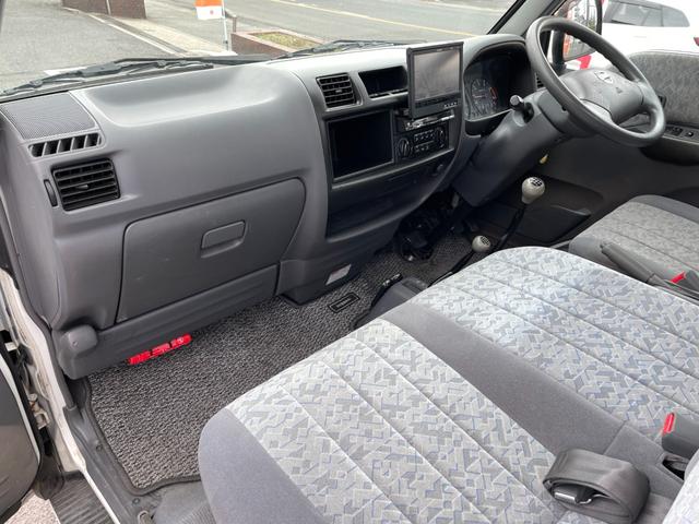 バネットトラック スーパーローＧＬ　５ＭＴ　ディーゼルターボ　４ＷＤ　積載量８５０ｋｇ　後輪シングル　高床　平床ボディ　荷台サイズ　長さ２４７ｃｍ　幅１６０ｃｍ　高さ３４ｃｍ　社外ナビ　ＴＶ　ＤＶＤ再生　ＥＴＣ　パワーウィンドウ（32枚目）