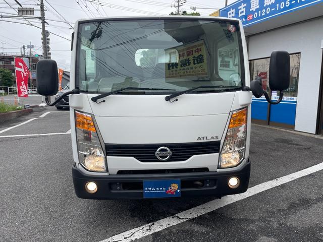 アトラストラック ショートフルスーパーローＤＸ　ＡＴ　平ボディ　荷台鉄板張り　高床　リアシングルタイヤ　最大積載量１５００ｋｇ　荷台サイズ　長さ２８５ｃｍ　幅１６０ｃｍ　高さ３８ｃｍ　フロントフォグライト　パワーウィンドウ　エアコン　純正ラジオ（2枚目）