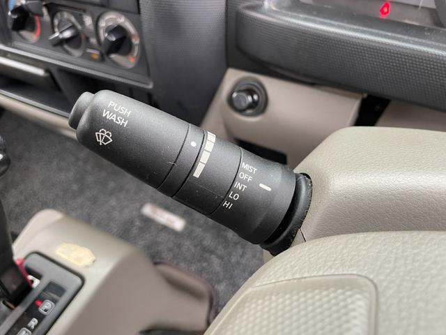 アトラストラック ショートフルスーパーローＤＸ　ＡＴ　平ボディ　荷台鉄板張り　高床　リアシングルタイヤ　最大積載量１５００ｋｇ　荷台サイズ　長さ２８５ｃｍ　幅１６０ｃｍ　高さ３８ｃｍ　フロントフォグライト　パワーウィンドウ　エアコン　純正ラジオ（54枚目）