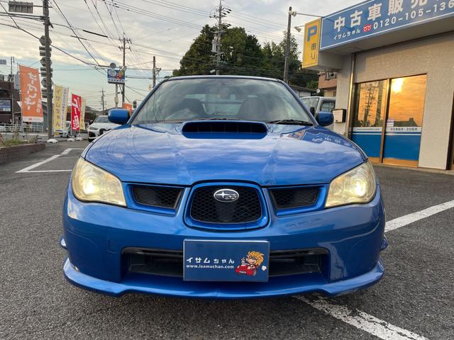 インプレッサ ＷＲＸ　５ＭＴ　ワンオーナー　アプライドモデルＧ型　タイミングベルト交換済み　大型リアウィング　ＨＩＤヘッドライト　リアフォグライト　パワーウィンドウ　純正１７インチアルミホイール　キーレスエントリー（2枚目）