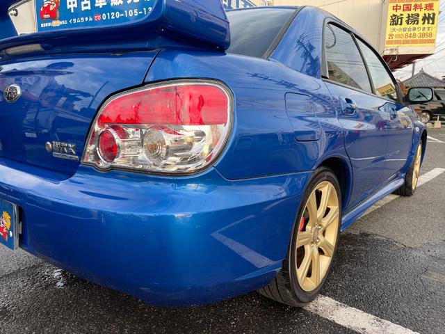 インプレッサ ＷＲＸ　５ＭＴ　ワンオーナー　アプライドモデルＧ型　タイミングベルト交換済み　大型リアウィング　ＨＩＤヘッドライト　リアフォグライト　パワーウィンドウ　純正１７インチアルミホイール　キーレスエントリー（22枚目）