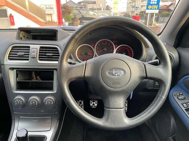 インプレッサ ＷＲＸ　５ＭＴ　ワンオーナー　アプライドモデルＧ型　タイミングベルト交換済み　大型リアウィング　ＨＩＤヘッドライト　リアフォグライト　パワーウィンドウ　純正１７インチアルミホイール　キーレスエントリー（32枚目）