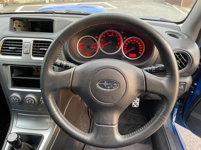インプレッサ ＷＲＸ　５ＭＴ　ワンオーナー　アプライドモデルＧ型　タイミングベルト交換済み　大型リアウィング　ＨＩＤヘッドライト　リアフォグライト　パワーウィンドウ　純正１７インチアルミホイール　キーレスエントリー（47枚目）