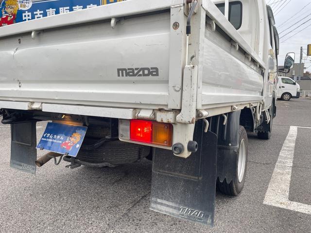 タイタンダッシュ WキャブワイドローDX 5MT 6人乗り 荷台鉄板張り 平ボディ 低床 後輪ダブルタイヤ 最大積載量1250kg 荷台サイズ 長さ210cm 幅160cm 高さ37cm 前席パワーウィンドウ エアコン フロントフォグライト(22枚目)