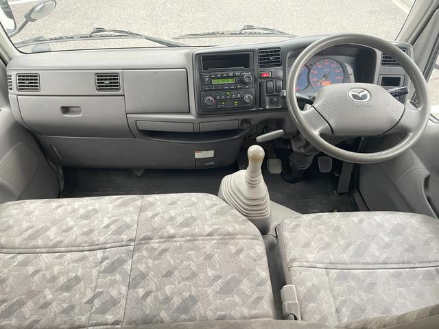 タイタンダッシュ WキャブワイドローDX 5MT 6人乗り 荷台鉄板張り 平ボディ 低床 後輪ダブルタイヤ 最大積載量1250kg 荷台サイズ 長さ210cm 幅160cm 高さ37cm 前席パワーウィンドウ エアコン フロントフォグライト(33枚目)