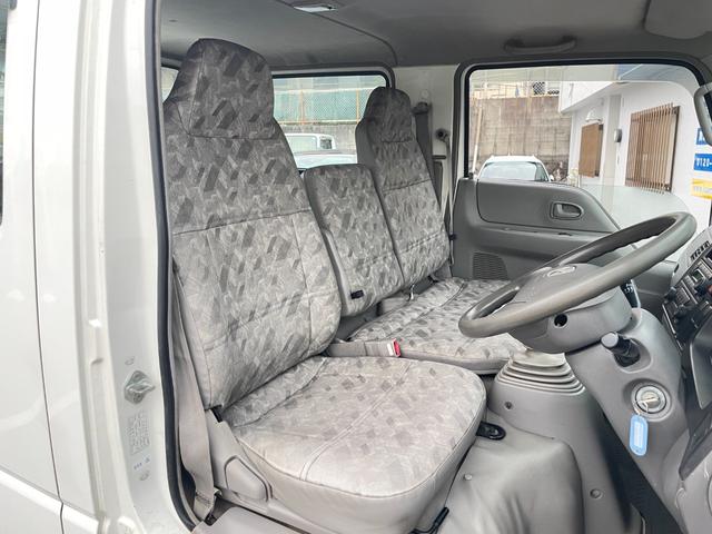 タイタンダッシュ WキャブワイドローDX 5MT 6人乗り 荷台鉄板張り 平ボディ 低床 後輪ダブルタイヤ 最大積載量1250kg 荷台サイズ 長さ210cm 幅160cm 高さ37cm 前席パワーウィンドウ エアコン フロントフォグライト(38枚目)