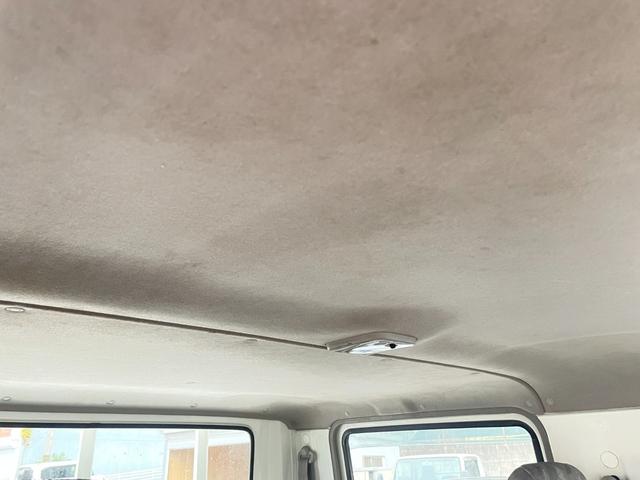 タイタンダッシュ WキャブワイドローDX 5MT 6人乗り 荷台鉄板張り 平ボディ 低床 後輪ダブルタイヤ 最大積載量1250kg 荷台サイズ 長さ210cm 幅160cm 高さ37cm 前席パワーウィンドウ エアコン フロントフォグライト(54枚目)