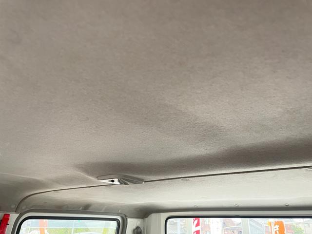タイタンダッシュ WキャブワイドローDX 5MT 6人乗り 荷台鉄板張り 平ボディ 低床 後輪ダブルタイヤ 最大積載量1250kg 荷台サイズ 長さ210cm 幅160cm 高さ37cm 前席パワーウィンドウ エアコン フロントフォグライト(55枚目)
