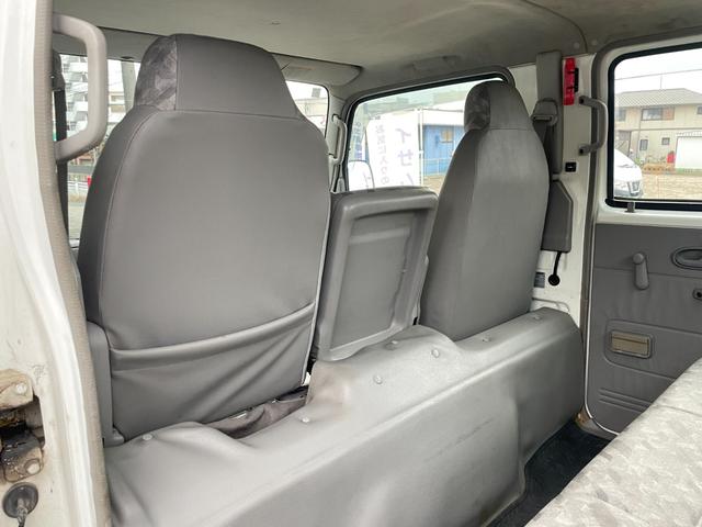 タイタンダッシュ WキャブワイドローDX 5MT 6人乗り 荷台鉄板張り 平ボディ 低床 後輪ダブルタイヤ 最大積載量1250kg 荷台サイズ 長さ210cm 幅160cm 高さ37cm 前席パワーウィンドウ エアコン フロントフォグライト(59枚目)