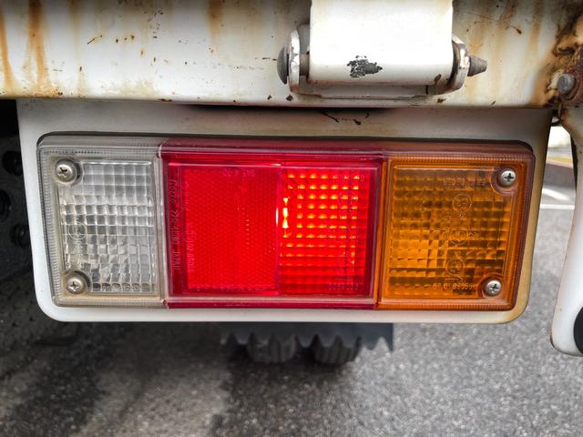 タイタンダッシュ ワイドローＤＸ　ＡＴ　ワンオーナー　平ボディ　荷台鉄板張り　低床　後輪ダブルタイヤ　最大積載量１３５０ｋｇ　荷台サイズ　長さ２８５ｃｍ　幅１６０ｃｍ　高さ３８ｃｍ　ＥＴＣ　純正オーディオ　フォグライト（20枚目）