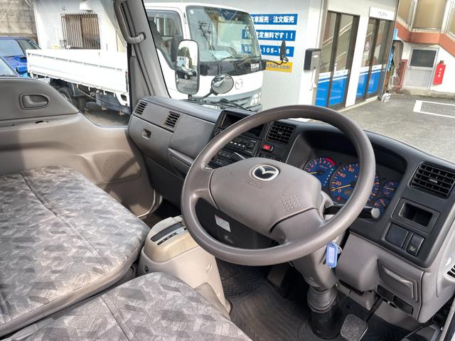 タイタンダッシュ ワイドローＤＸ　ＡＴ　ワンオーナー　平ボディ　荷台鉄板張り　低床　後輪ダブルタイヤ　最大積載量１３５０ｋｇ　荷台サイズ　長さ２８５ｃｍ　幅１６０ｃｍ　高さ３８ｃｍ　ＥＴＣ　純正オーディオ　フォグライト（32枚目）