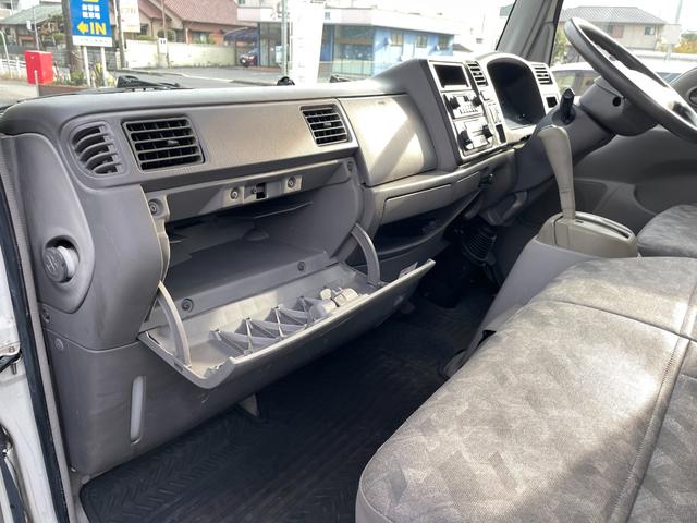 タイタンダッシュ ワイドローＤＸ　ＡＴ　ワンオーナー　平ボディ　荷台鉄板張り　低床　後輪ダブルタイヤ　最大積載量１３５０ｋｇ　荷台サイズ　長さ２８５ｃｍ　幅１６０ｃｍ　高さ３８ｃｍ　ＥＴＣ　純正オーディオ　フォグライト（45枚目）