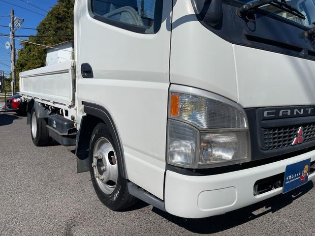 キャンターガッツ ロング全低床ＳＡ　５ＭＴ　平ボディ　荷台鉄板張り　低床　後輪ダブルタイヤ　最大積載量１５００ｋｇ　荷台サイズ　長さ３１０ｃｍ　幅１６０ｃｍ　高さ３７ｃｍ　地上高８２ｃｍ　運転席エアバック　パワーウィンドウ（17枚目）