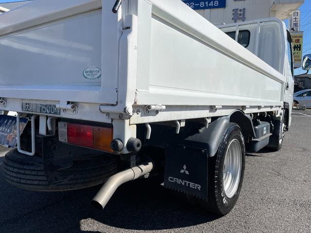 キャンターガッツ ロング全低床ＳＡ　５ＭＴ　平ボディ　荷台鉄板張り　低床　後輪ダブルタイヤ　最大積載量１５００ｋｇ　荷台サイズ　長さ３１０ｃｍ　幅１６０ｃｍ　高さ３７ｃｍ　地上高８２ｃｍ　運転席エアバック　パワーウィンドウ（22枚目）
