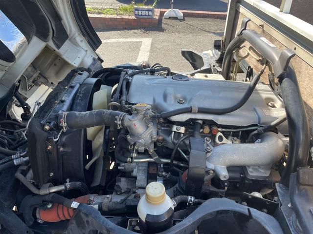 キャンターガッツ ロング全低床ＳＡ　５ＭＴ　平ボディ　荷台鉄板張り　低床　後輪ダブルタイヤ　最大積載量１５００ｋｇ　荷台サイズ　長さ３１０ｃｍ　幅１６０ｃｍ　高さ３７ｃｍ　地上高８２ｃｍ　運転席エアバック　パワーウィンドウ（25枚目）