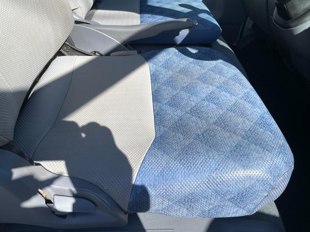 キャンターガッツ ロング全低床ＳＡ　５ＭＴ　平ボディ　荷台鉄板張り　低床　後輪ダブルタイヤ　最大積載量１５００ｋｇ　荷台サイズ　長さ３１０ｃｍ　幅１６０ｃｍ　高さ３７ｃｍ　地上高８２ｃｍ　運転席エアバック　パワーウィンドウ（37枚目）