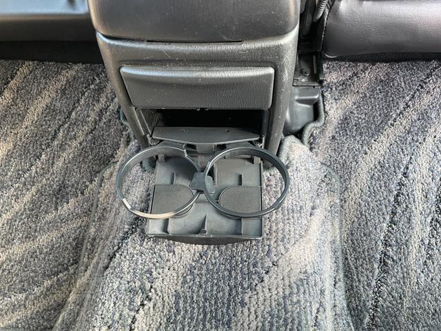 レガシィツーリングワゴン ＧＴ－ＢリミテッドＩＩ　５ＭＴ　純正ビルシュタインショック　ＥＴＣ　ＨＩＤヘッドライト　フォグライト　運転席パワーシート　純正１７インチアルミホイール　キーレス　運転席・助手席・サイドエアバッグ　パワーウィンドウ　ＡＢＳ（50枚目）