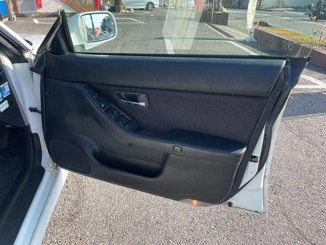 レガシィツーリングワゴン ＧＴ－ＢリミテッドＩＩ　５ＭＴ　純正ビルシュタインショック　ＥＴＣ　ＨＩＤヘッドライト　フォグライト　運転席パワーシート　純正１７インチアルミホイール　キーレス　運転席・助手席・サイドエアバッグ　パワーウィンドウ　ＡＢＳ（63枚目）