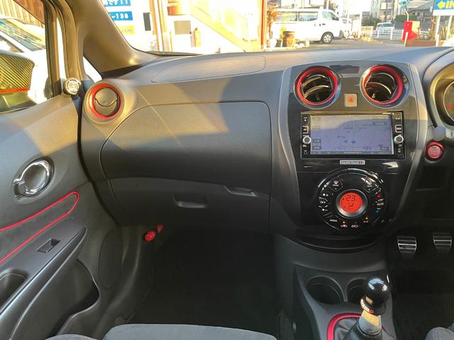 ノート ニスモ　Ｓ　５ＭＴ　後期　ドライブレコーダー　純正メモリーナビ　フルセグ　ＤＶＤ再生　ｂｌｕｅｔｏｏｔｈ　バックカメラ　ＥＴＣ　ＬＥＤ　リアフォグライト　オートライト　スパルコ１７インチアルミ　プッシュスタート（33枚目）