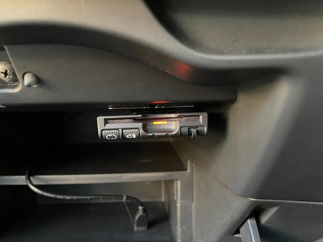 ノート ニスモ　Ｓ　５ＭＴ　後期　ドライブレコーダー　純正メモリーナビ　フルセグ　ＤＶＤ再生　ｂｌｕｅｔｏｏｔｈ　バックカメラ　ＥＴＣ　ＬＥＤ　リアフォグライト　オートライト　スパルコ１７インチアルミ　プッシュスタート（48枚目）