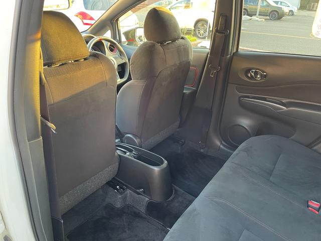 ノート ニスモ　Ｓ　５ＭＴ　後期　ドライブレコーダー　純正メモリーナビ　フルセグ　ＤＶＤ再生　ｂｌｕｅｔｏｏｔｈ　バックカメラ　ＥＴＣ　ＬＥＤ　リアフォグライト　オートライト　スパルコ１７インチアルミ　プッシュスタート（59枚目）