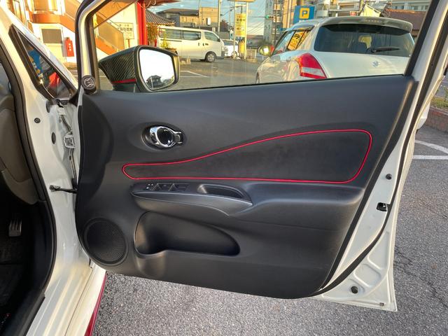 ノート ニスモ　Ｓ　５ＭＴ　後期　ドライブレコーダー　純正メモリーナビ　フルセグ　ＤＶＤ再生　ｂｌｕｅｔｏｏｔｈ　バックカメラ　ＥＴＣ　ＬＥＤ　リアフォグライト　オートライト　スパルコ１７インチアルミ　プッシュスタート（62枚目）