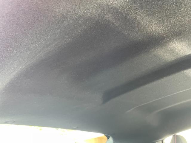 天井もクリーニングしてありますので快適な車内空間になっています！！