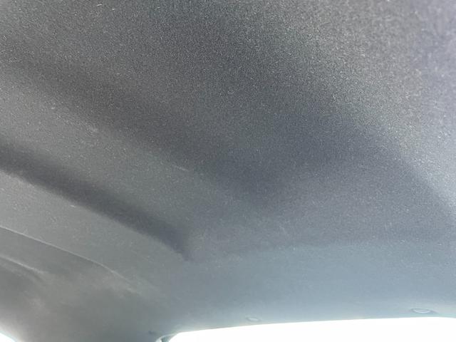 天井もクリーニングしてありますので快適な車内空間になっています！！