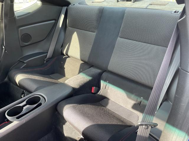 座面も、フロアもキレイなお車です！！