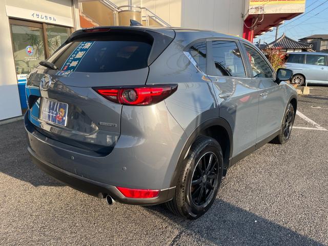 ＣＸ－５ ＸＤ　スマートエディション　６ＭＴ　ディーゼルターボ　４ＷＤ　純正ナビ　ＣａｒＰｌａｙ対応　Ｂｌｕｅｔｏｏｔｈオーディオ　フルセグＴＶ　全方位カメラ　ＥＴＣ　追従クルコン　社外１７インチアルミ　ＬＥＤ　オートライト　リアフォグ（13枚目）