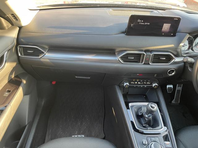 ＣＸ－５ ＸＤ　スマートエディション　６ＭＴ　ディーゼルターボ　４ＷＤ　純正ナビ　ＣａｒＰｌａｙ対応　Ｂｌｕｅｔｏｏｔｈオーディオ　フルセグＴＶ　全方位カメラ　ＥＴＣ　追従クルコン　社外１７インチアルミ　ＬＥＤ　オートライト　リアフォグ（33枚目）