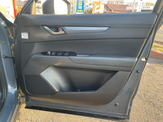 ＣＸ－５ ＸＤ　スマートエディション　６ＭＴ　ディーゼルターボ　４ＷＤ　純正ナビ　ＣａｒＰｌａｙ対応　Ｂｌｕｅｔｏｏｔｈオーディオ　フルセグＴＶ　全方位カメラ　ＥＴＣ　追従クルコン　社外１７インチアルミ　ＬＥＤ　オートライト　リアフォグ（63枚目）