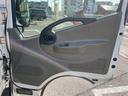 ドアパネル、ドアノブ、サイドポケットまで隅々清掃してあります!