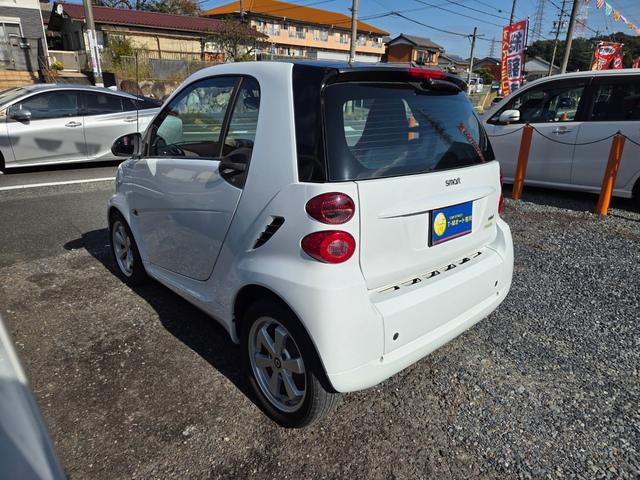 スマートフォーツークーペ mhd パノラマルーフ 社外CDデッキ キーレス 純正アルミW 法令点検整備実施 2年付(3枚目)