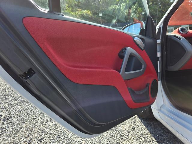 スマートフォーツークーペ mhd パノラマルーフ 社外CDデッキ キーレス 純正アルミW 法令点検整備実施 2年付(13枚目)